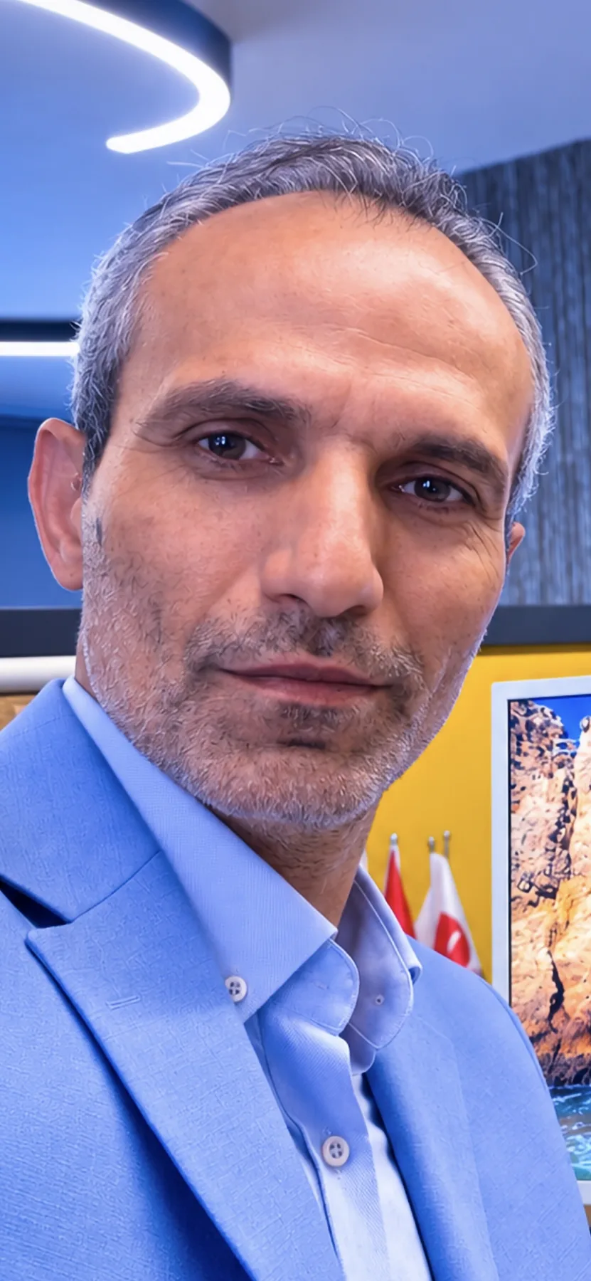Galip Arduç İş yerimden bir kare mavi ton ağırlıklı